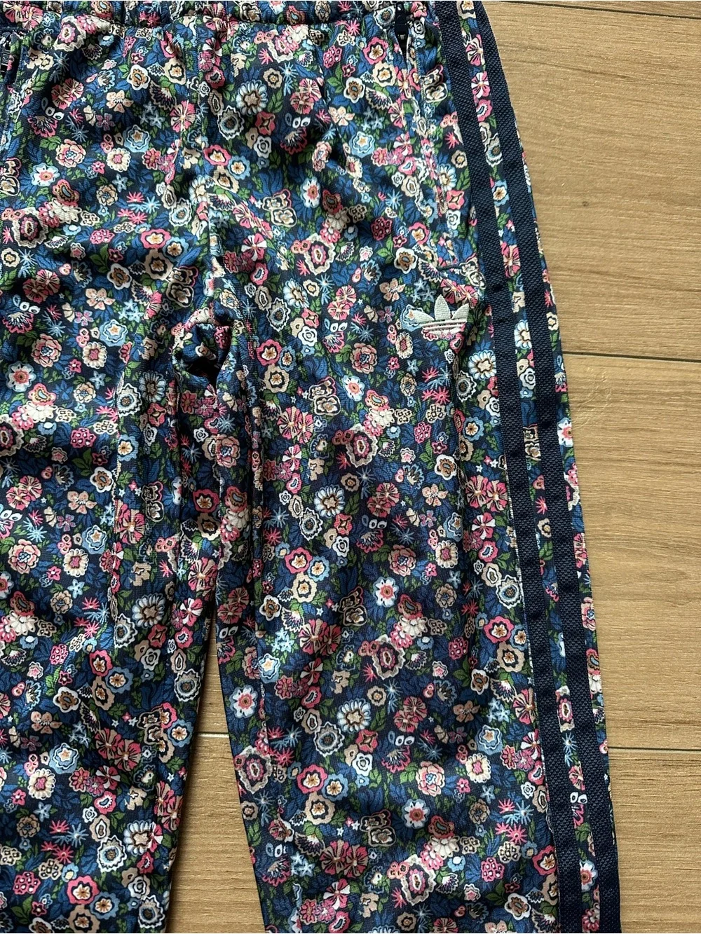 Adidas Original Liberty Track Suit Kids - Picture 3 of 3